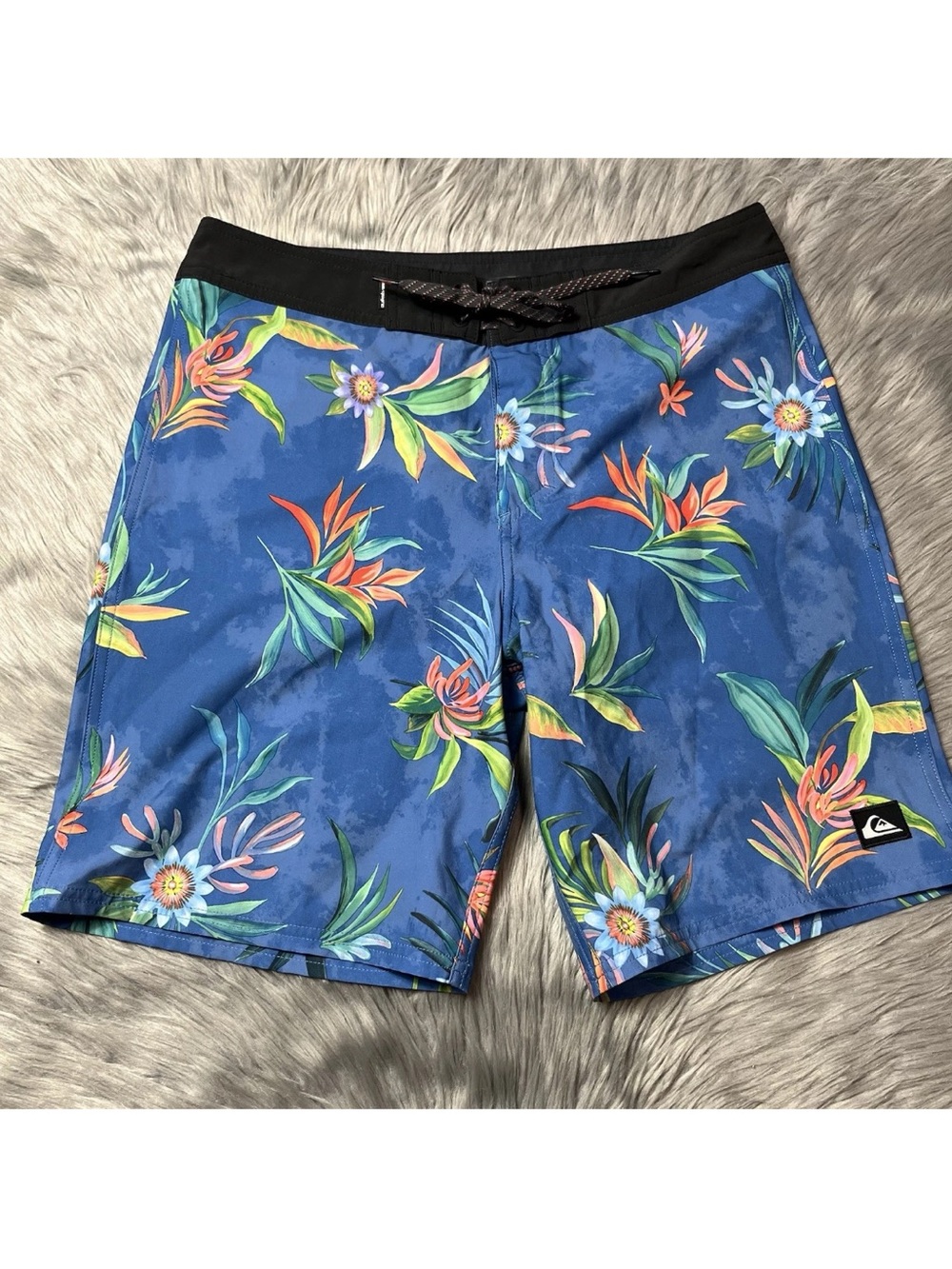 Quiksilver Men’s Blue Tropical Floral Board Shorts Size 32